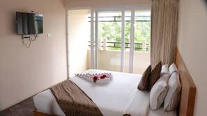Egyptian cotton sheets, premium bedding, rollaway beds, free WiFi
