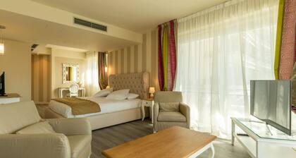 La Dolce Vita Hotel