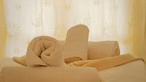Free WiFi, linens