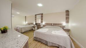 Frigobar, escrivaninha, Wi-Fi de cortesia, roupa de cama
