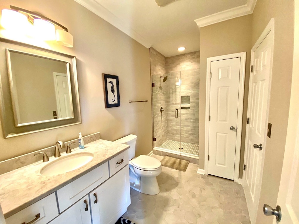 STEPS TO REHOBOTH BEACH BOARDWALK!