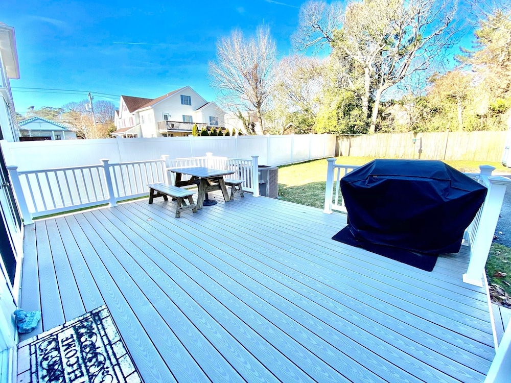 STEPS TO REHOBOTH BEACH BOARDWALK!