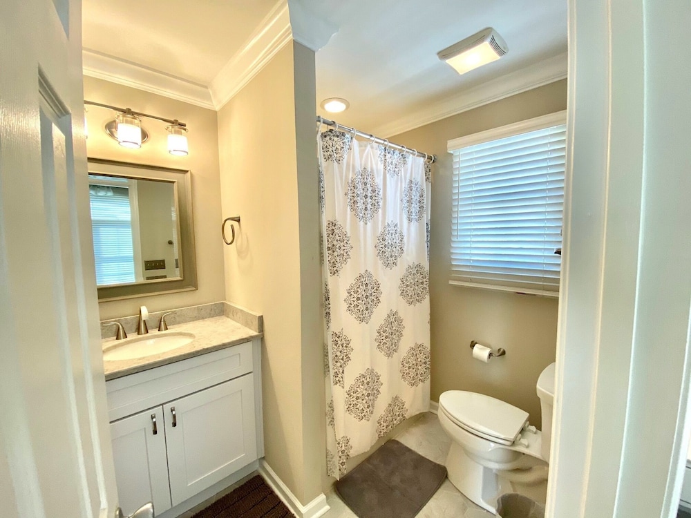 STEPS TO REHOBOTH BEACH BOARDWALK!