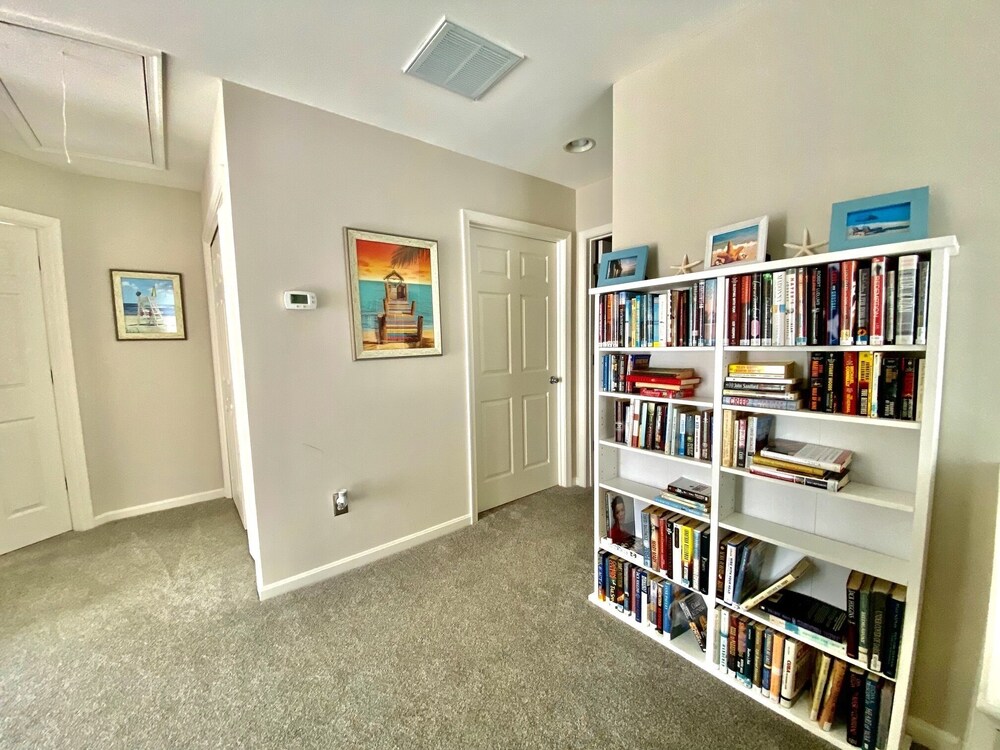 STEPS TO REHOBOTH BEACH BOARDWALK!