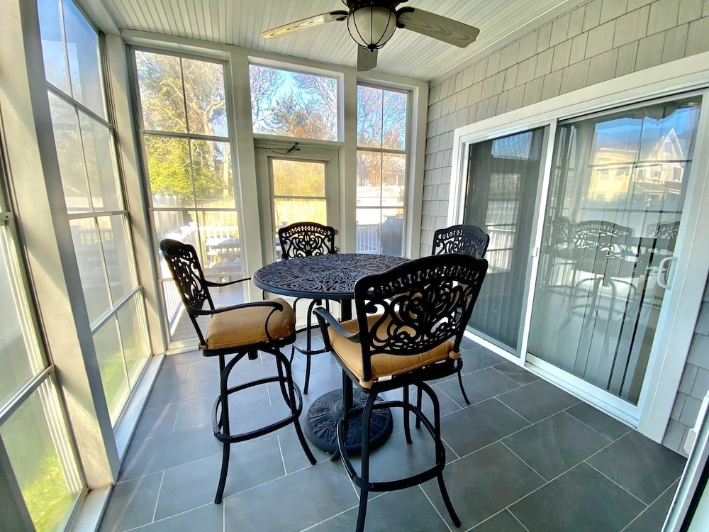 STEPS TO REHOBOTH BEACH BOARDWALK!