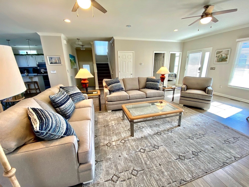 STEPS TO REHOBOTH BEACH BOARDWALK!