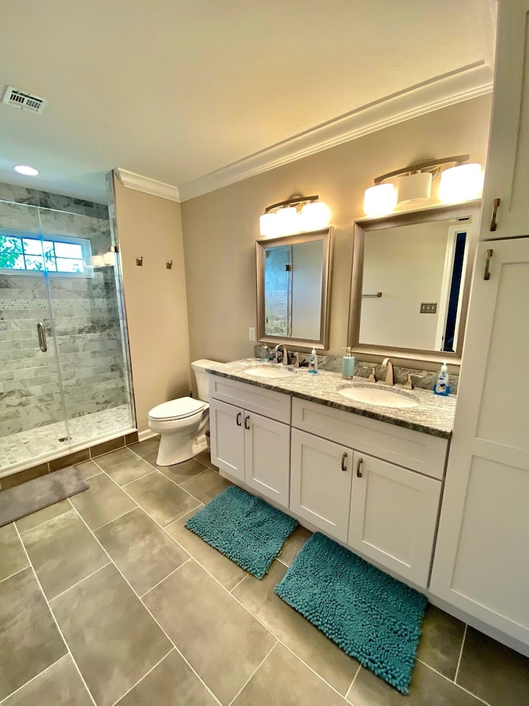 STEPS TO REHOBOTH BEACH BOARDWALK!