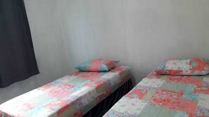 2 quartos, acesso à internet, roupa de cama