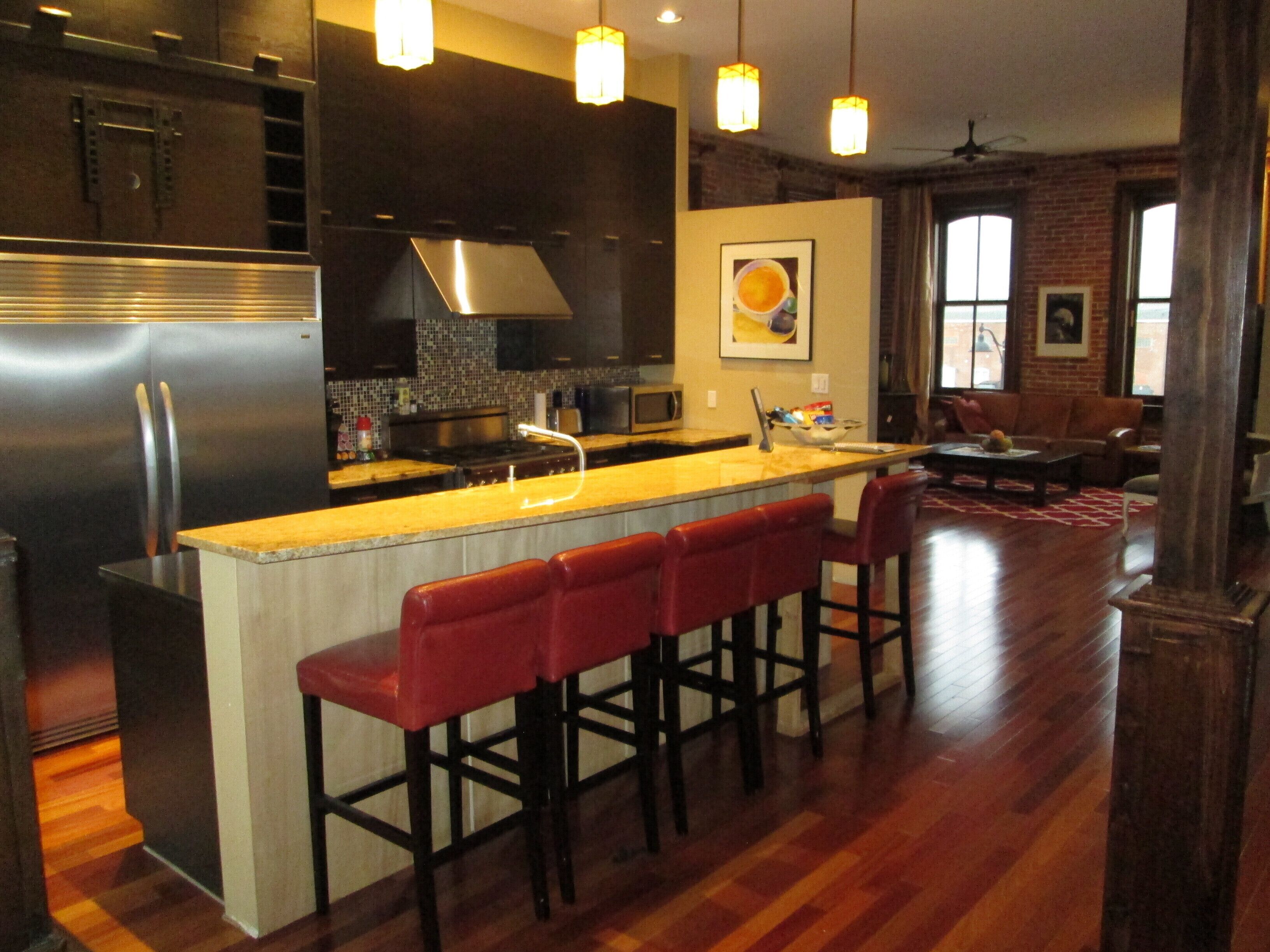 モダンで歴史的な自然の照明と高い天井 メトロの近く 口コミ 部屋写真 料金 お得情報 エクスペディア