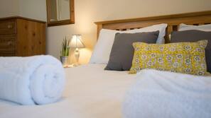 Iron/ironing board, free WiFi, bed sheets