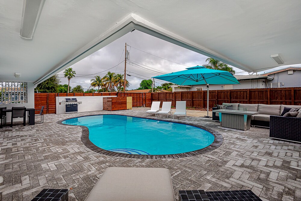 Fully Renovated Miami House with amazing Pool and huge backyard