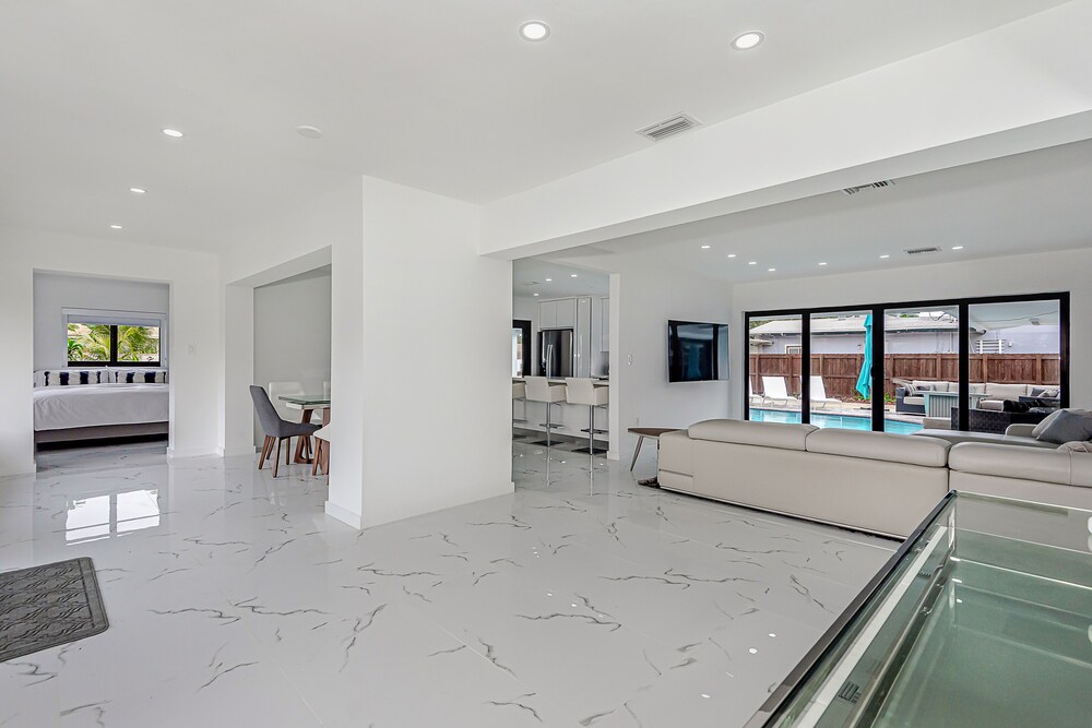 Fully Renovated Miami House with amazing Pool and huge backyard