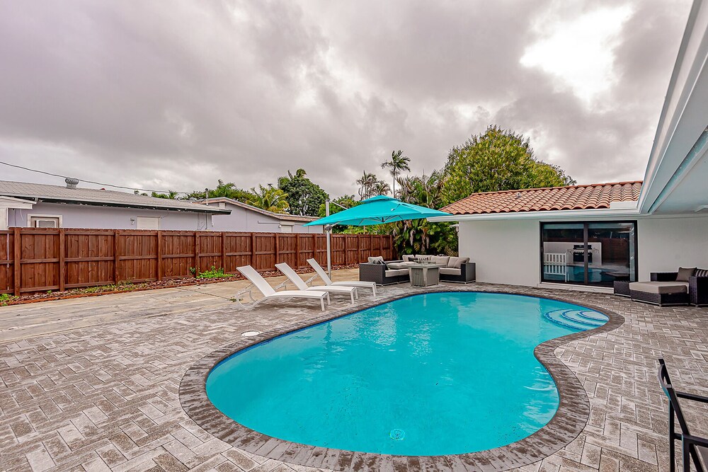 Fully Renovated Miami House with amazing Pool and huge backyard