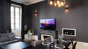 TV de tela plana 100-cm com canais a cabo, TV, lareira