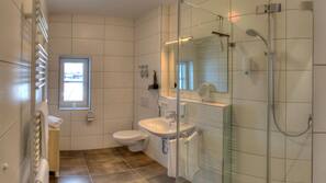 Dusche, Haartrockner, Handtücher
