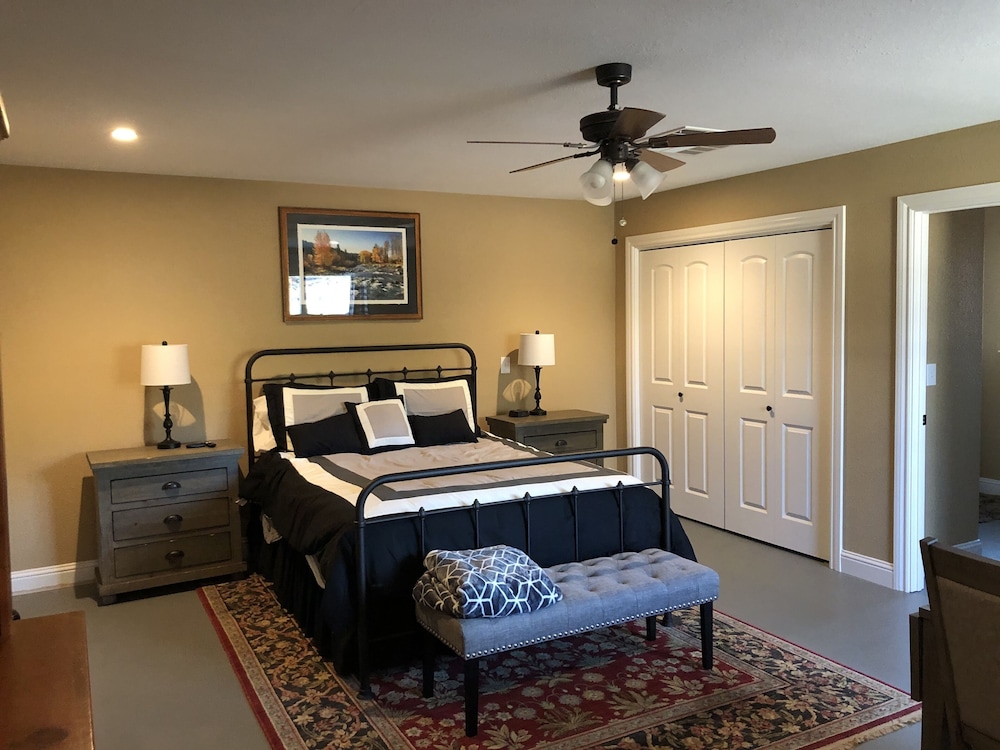 Cottage amongst the vines in the heart of Fair Play wine country Fair