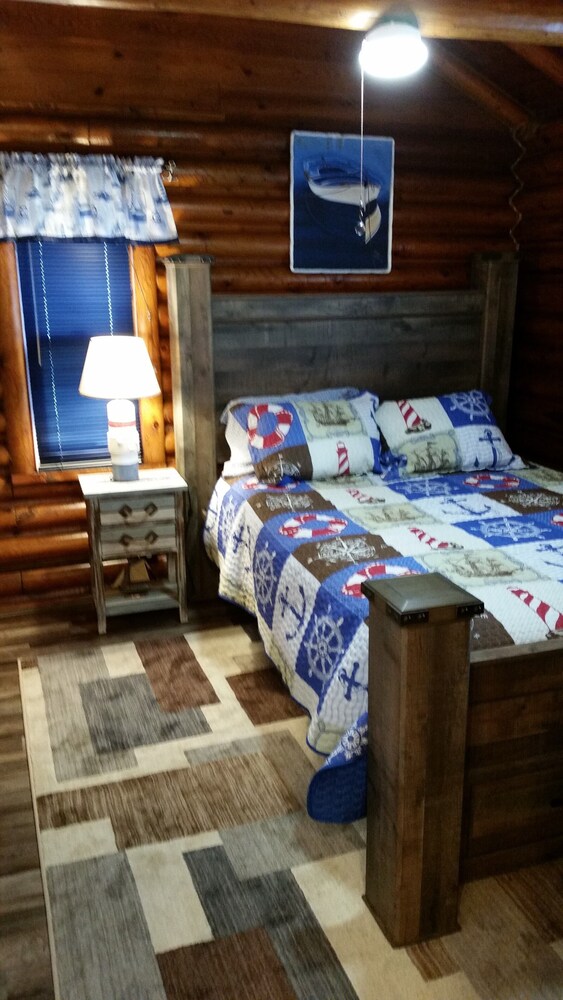 Log Cabin Waterfront getaway at Buckeye Lake featured in the 2019 Tour