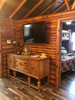 Log Cabin Waterfront Getaway At Buckeye Lake Featured In The 2019 Tour Of Homes Millersport Room Prices Reviews Travelocity