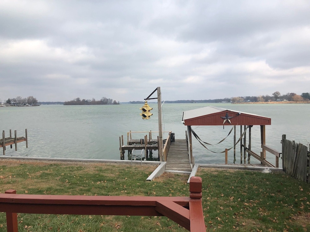 Log Cabin Waterfront getaway at Buckeye Lake featured in the 2019 Tour