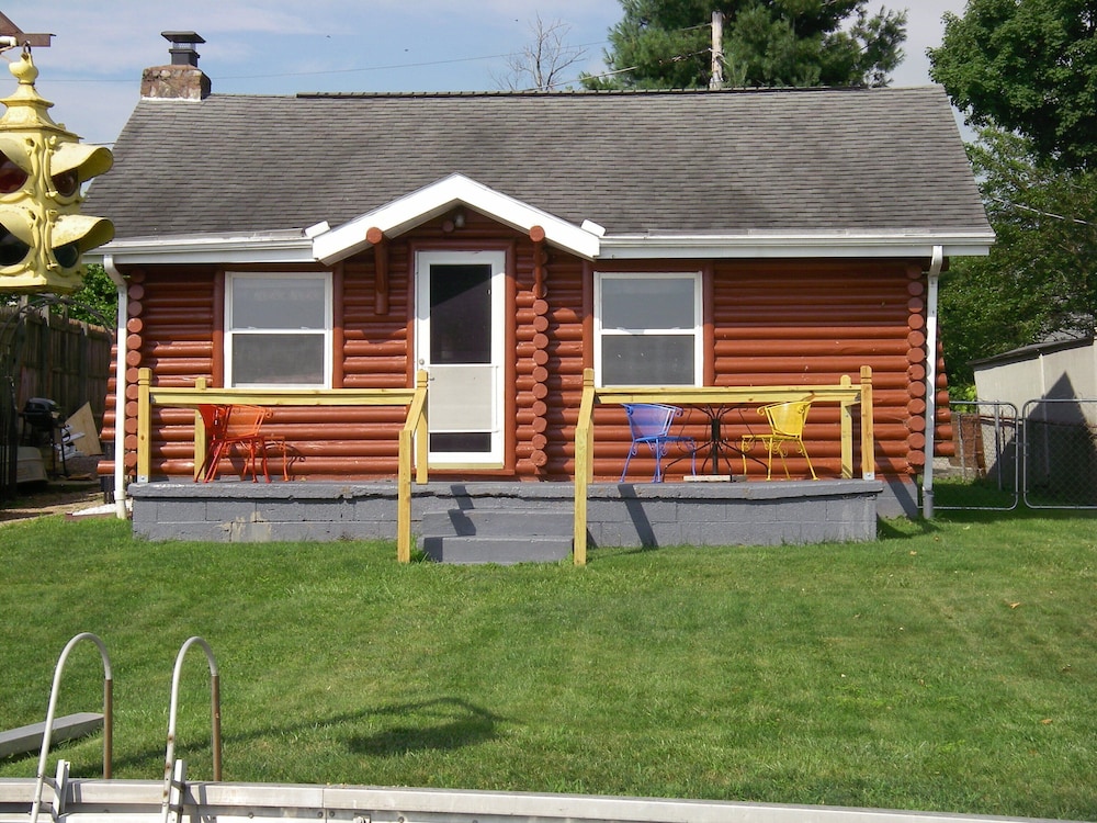 Log Cabin Waterfront getaway at Buckeye Lake featured in the 2019 Tour