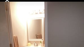 1 bedroom, iron/ironing board, Internet, linens