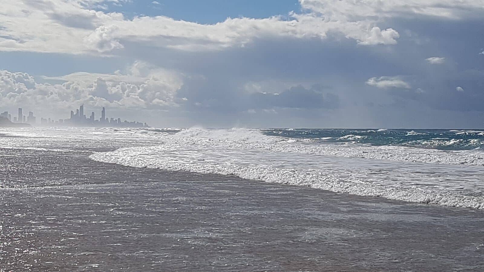 Luxe Beachside Villa, 50 Steps to Sand Between Tallebudgera & Currumbin Creeks