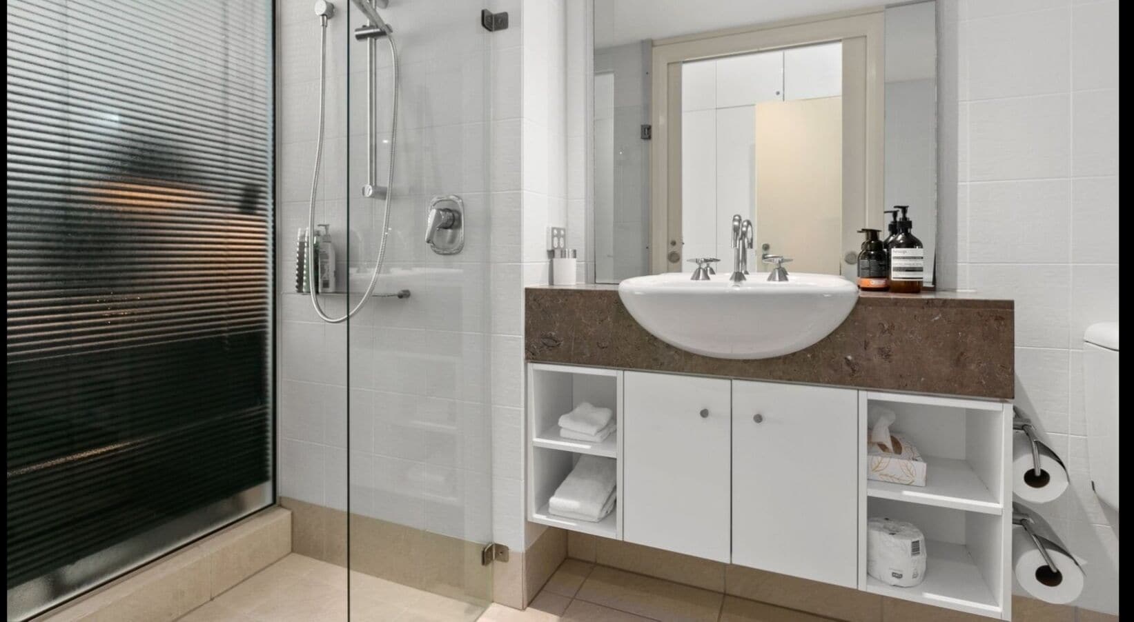 The Escape Luxury Apartment -1 Sleeps 5 People