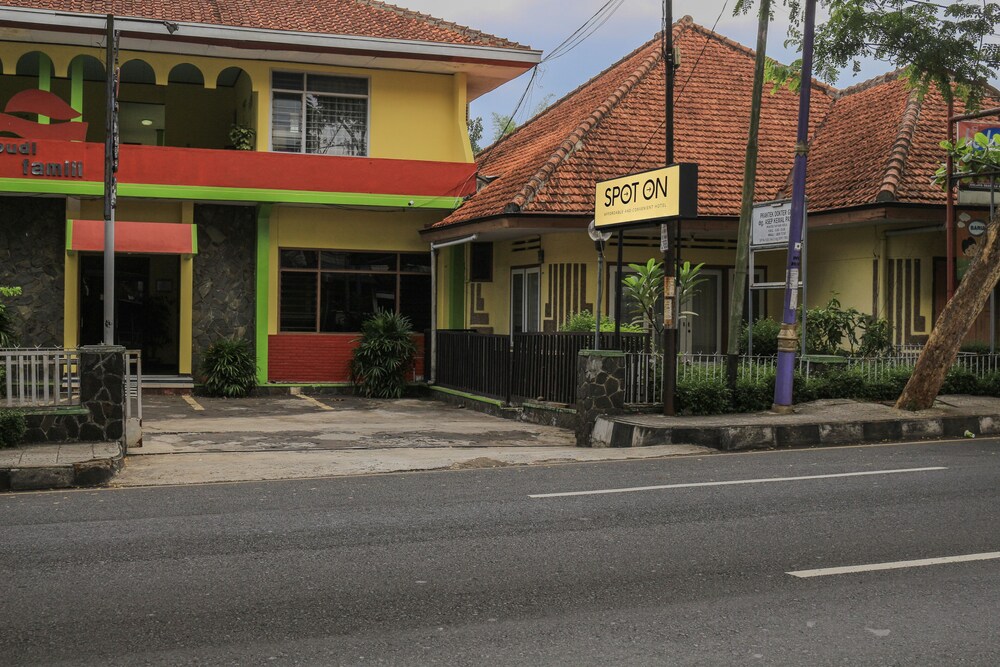 Hotel Budi Famili