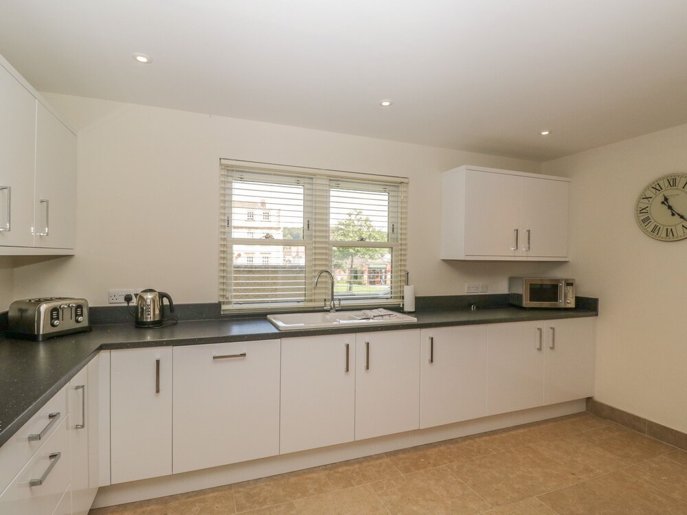 6 The Chipping Deals & Reviews (WottonunderEdge, GBR) Wotif