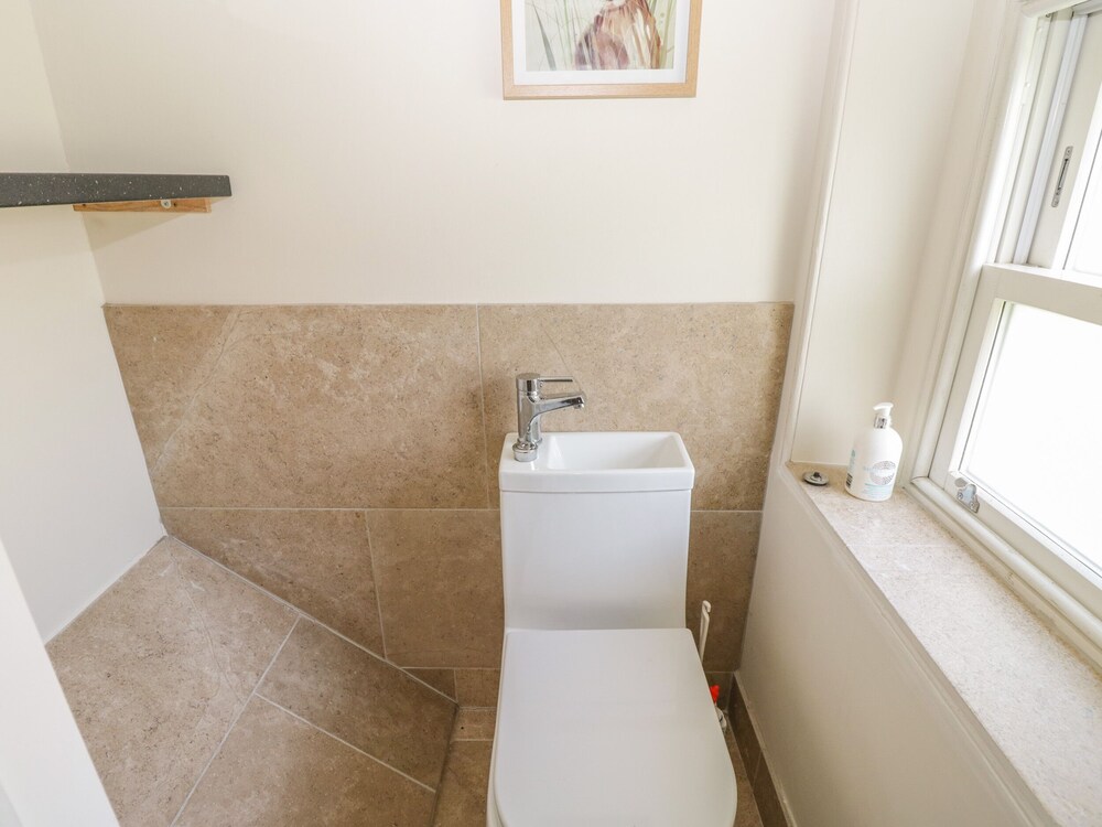 6 The Chipping Deals & Reviews (WottonunderEdge, GBR) Wotif