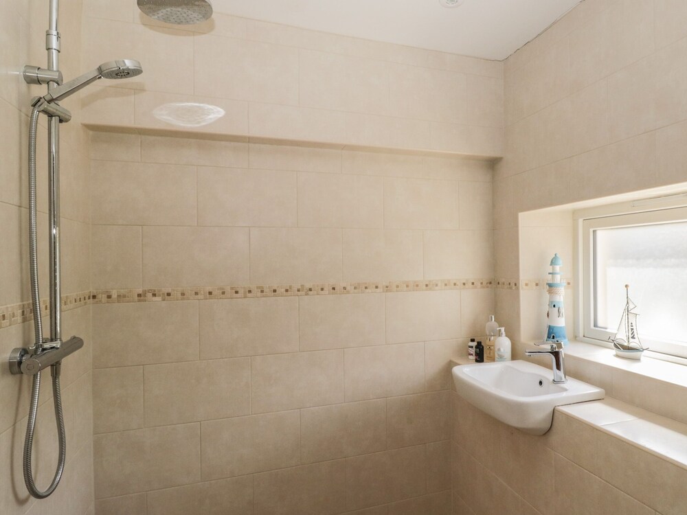 6 The Chipping Deals & Reviews (WottonunderEdge, GBR) Wotif