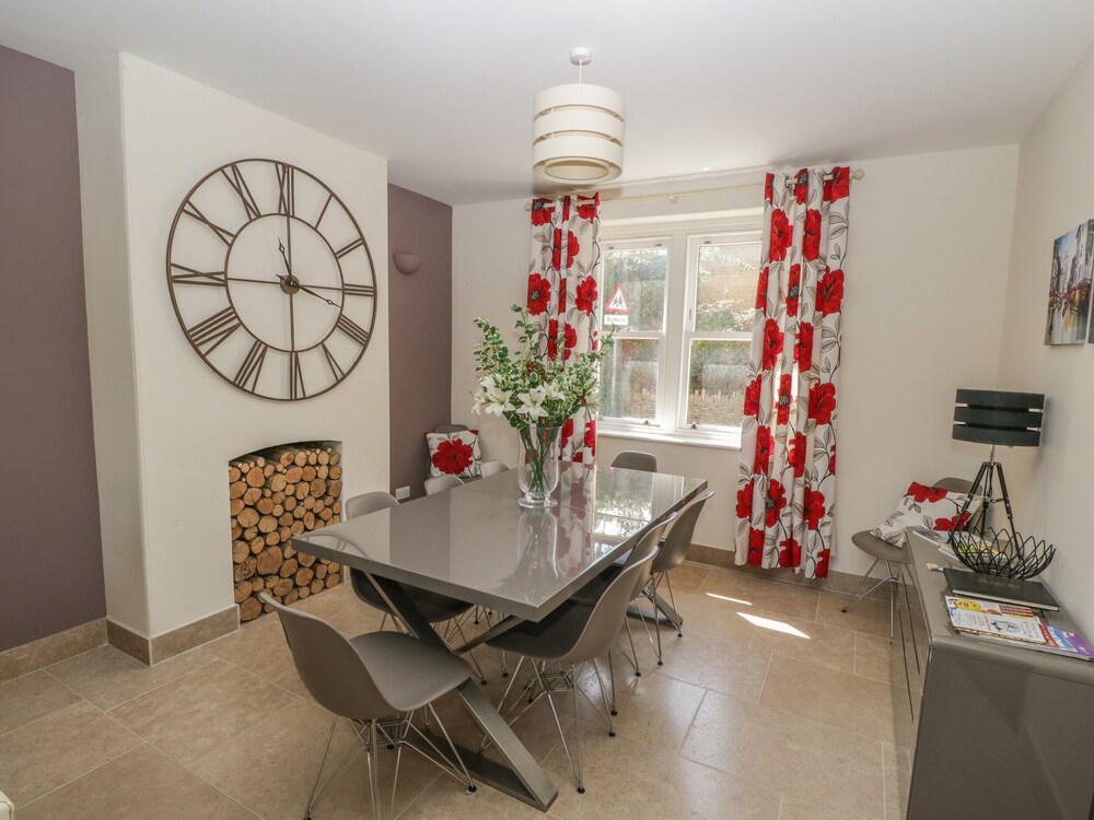 6 The Chipping Deals & Reviews (WottonunderEdge, GBR) Wotif