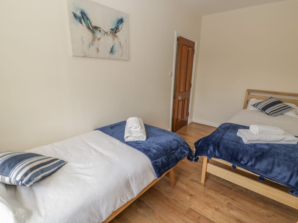 6 The Chipping Deals & Reviews (WottonunderEdge, GBR) Wotif