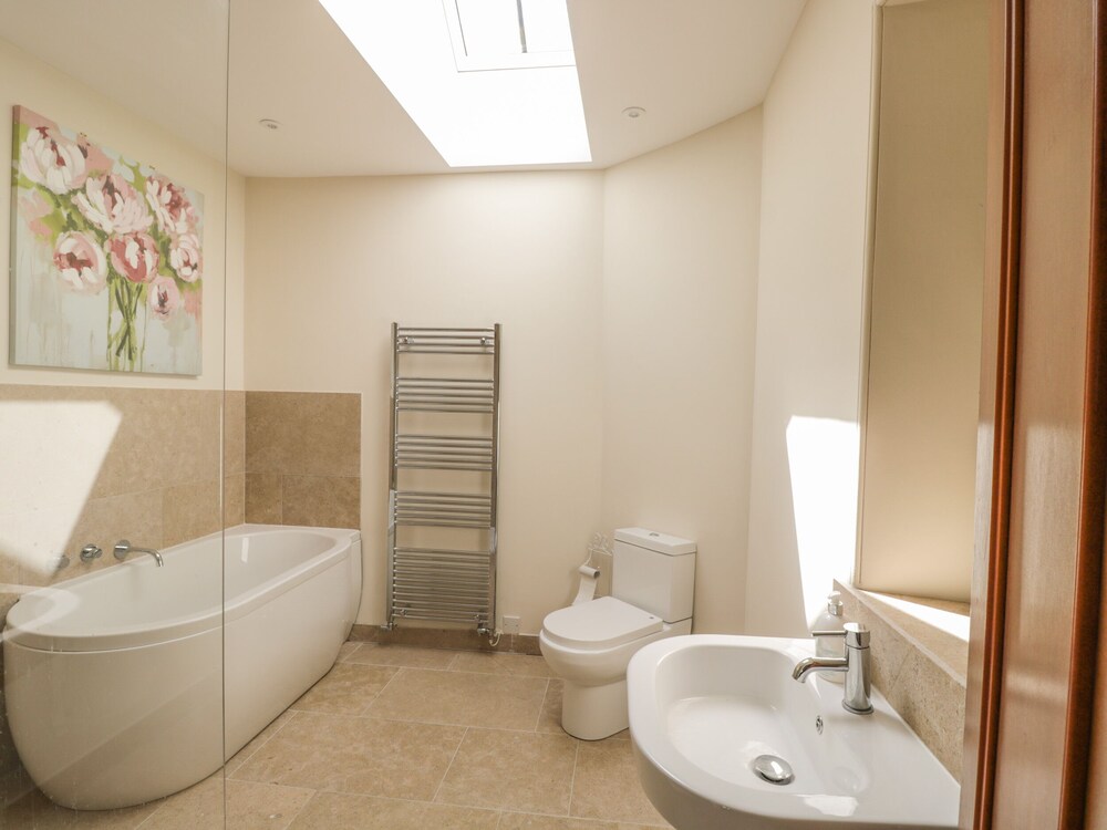 6 The Chipping Deals & Reviews (WottonunderEdge, GBR) Wotif