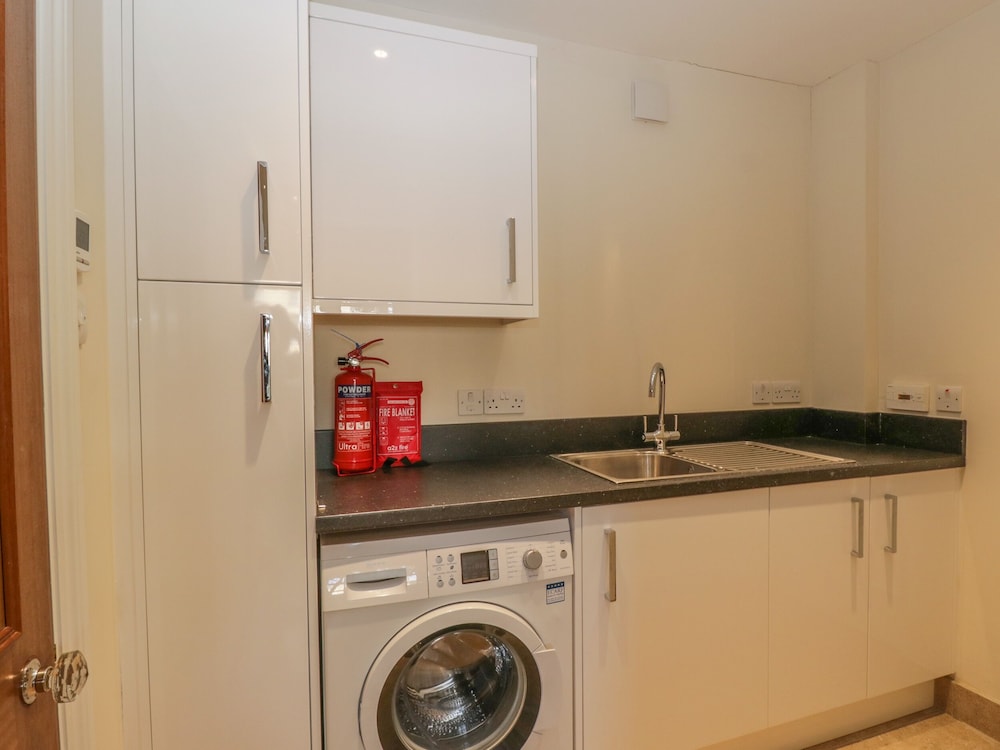 6 The Chipping Deals & Reviews (WottonunderEdge, GBR) Wotif