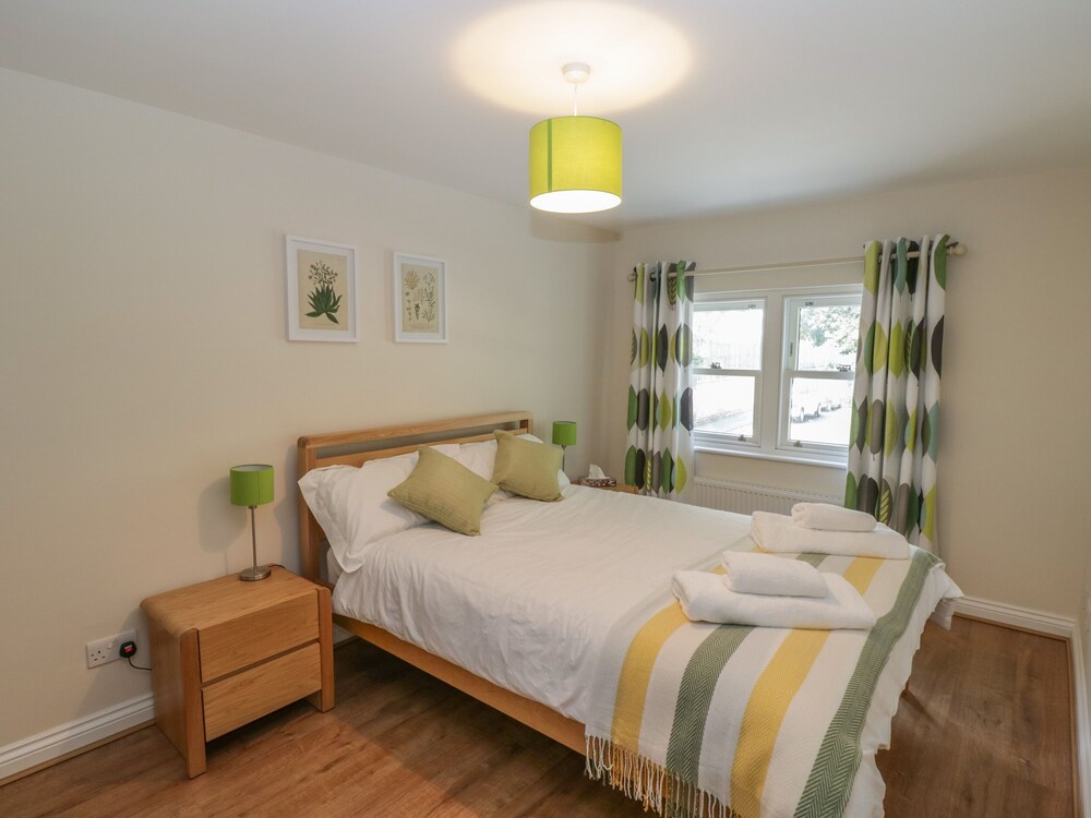 6 The Chipping Deals & Reviews (WottonunderEdge, GBR) Wotif