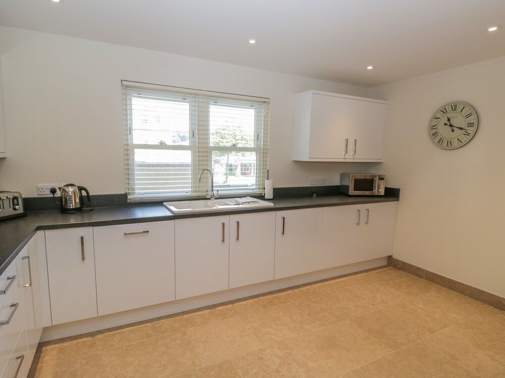 6 The Chipping Deals & Reviews (WottonunderEdge, GBR) Wotif