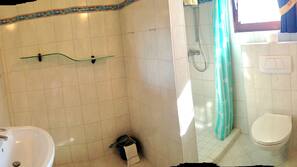 Dusche im Bad