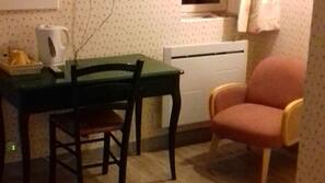 Free WiFi, linens