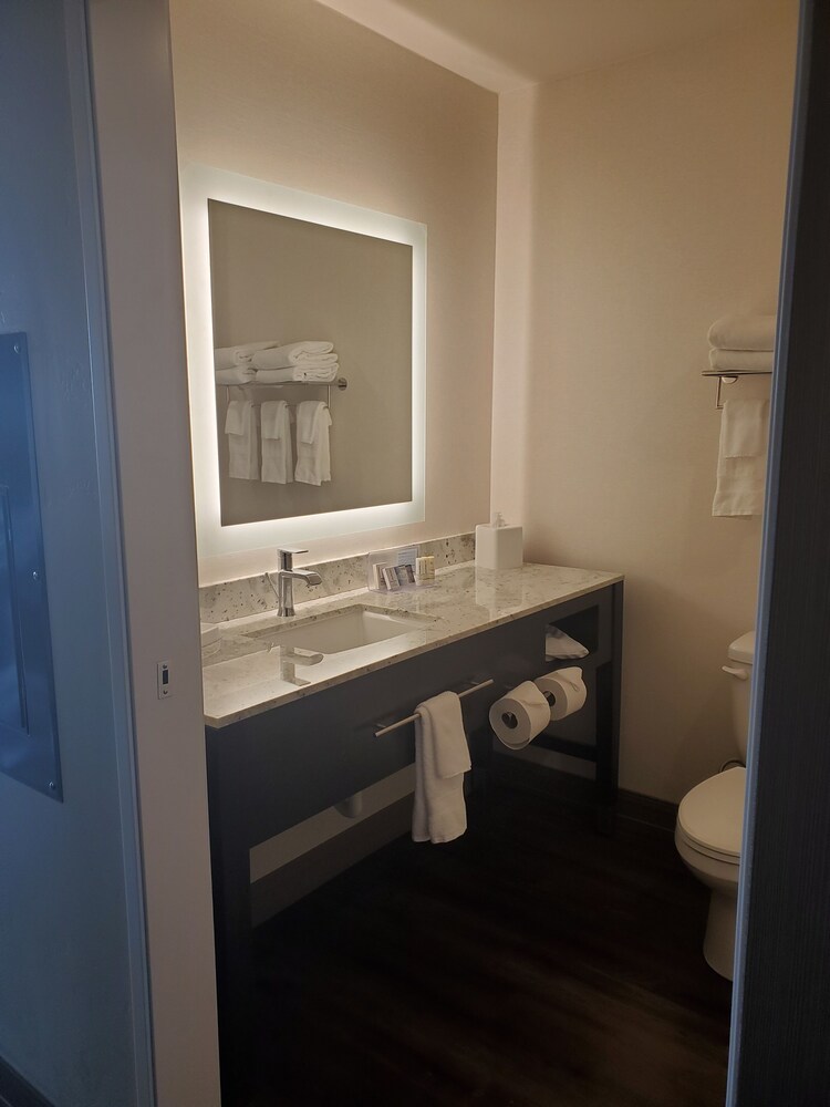 Simple Suites Boise Airport