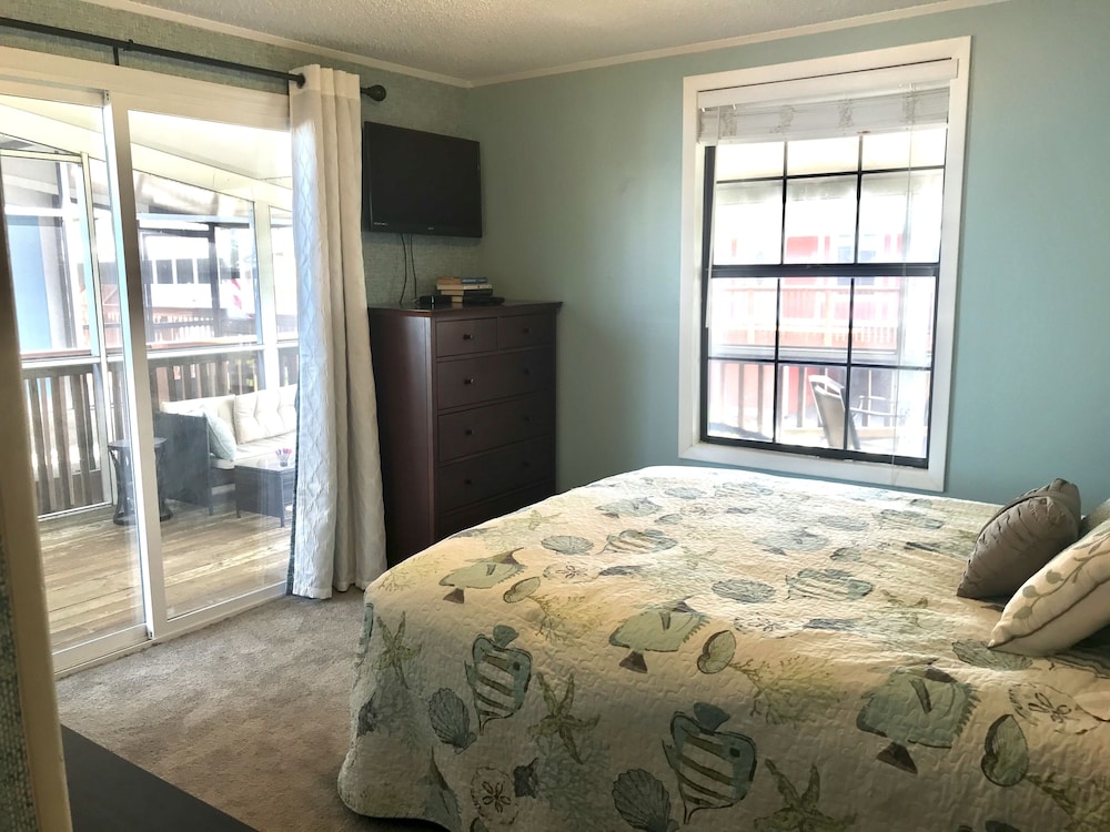 Water View Villa with use of boat ramp discounts for monthly rates