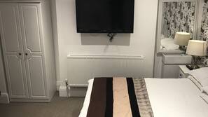 Iron/ironing board, free WiFi, linens