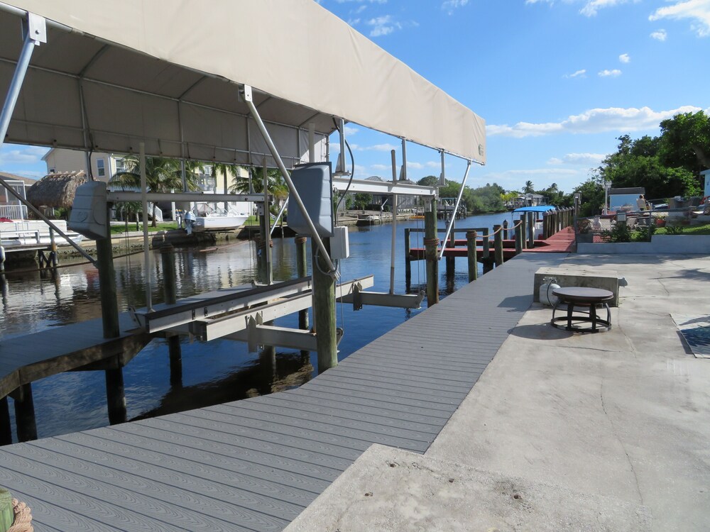 Fishin' Inn direct access waterfront home with new Swim/Spa and Kayaks. 