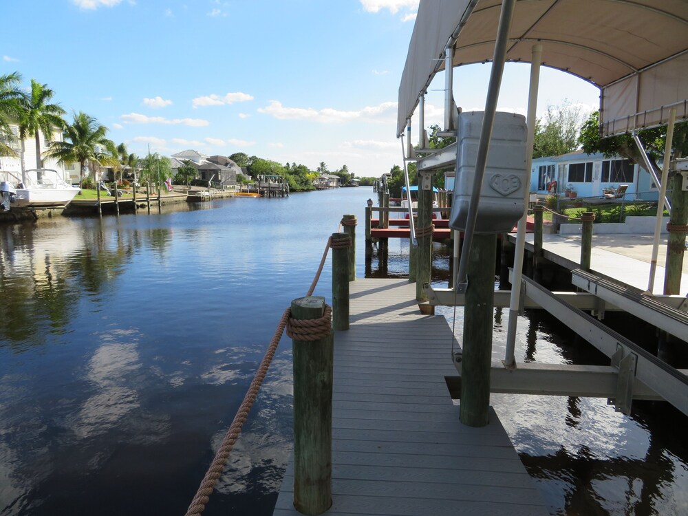 Fishin' Inn direct access waterfront home with new Swim/Spa and Kayaks. 