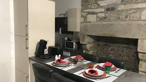 Réfrigérateur, micro-ondes, four, fourneau de cuisine