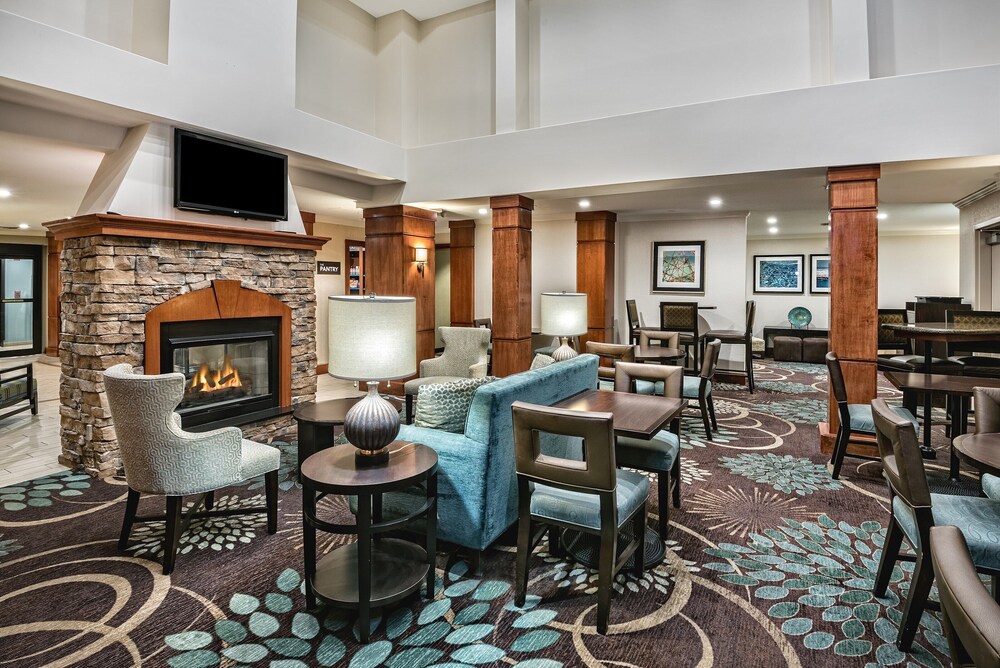 Great for Business Travelers! Quiet Suite + FREE Buffet Breakfast