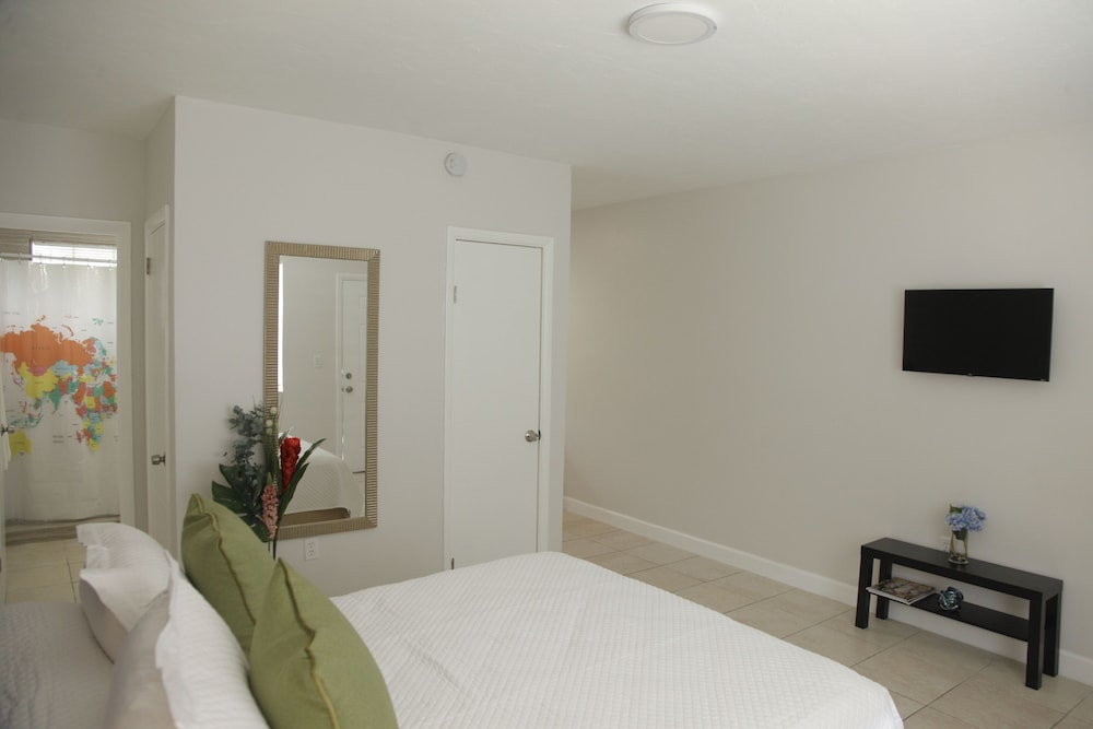 Miami Modern Studio # 4