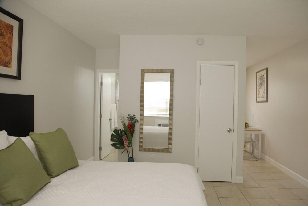 Miami Modern Studio # 4