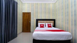Desk, free WiFi, linens