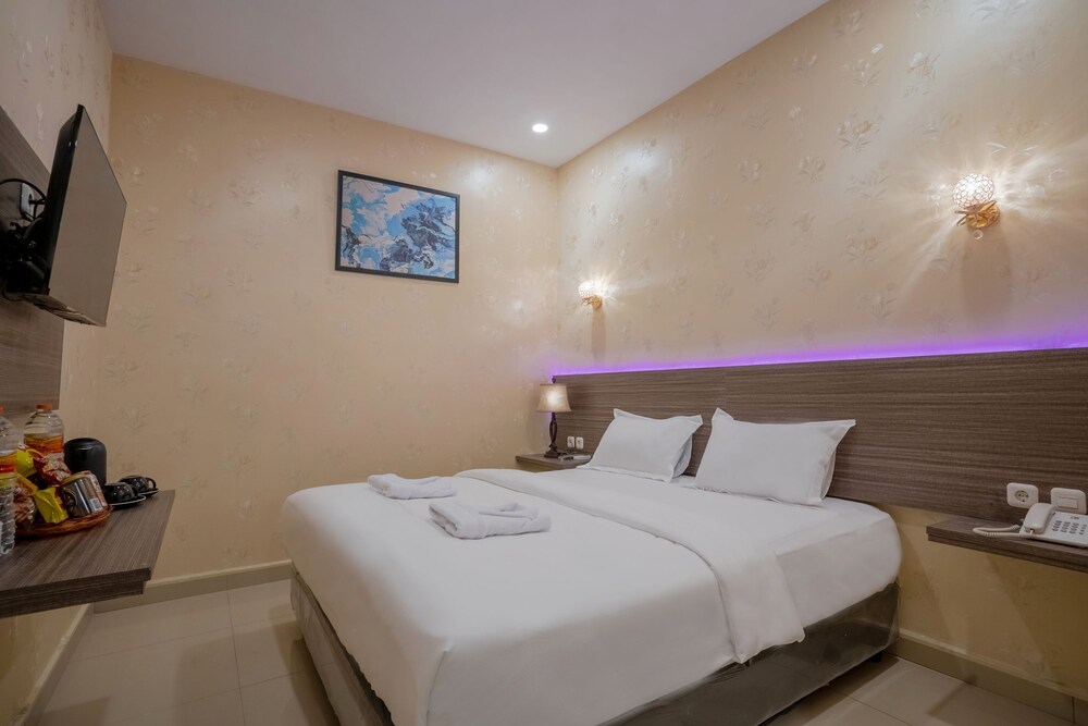 De'Tonga Hotel, Medan 12 Room Prices & Reviews Travelocity